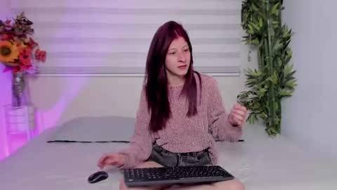 Snapshot of zoe_olsen__ chatting on 06-12-26, 02:49 Zoe Olsen online show from 06-12-26, 02:49