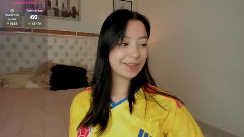 Snapshot of zoe_xra chatting on 06-17-26, 08:32 Zoe online show from 06-17-26, 08:32