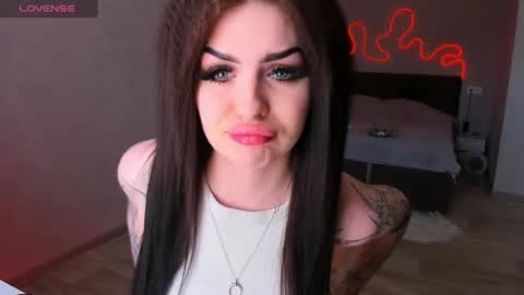 Snapshot of zoedrift chatting on 05-25-26, 11:05 zoedrift online show from 05-25-26, 11:05
