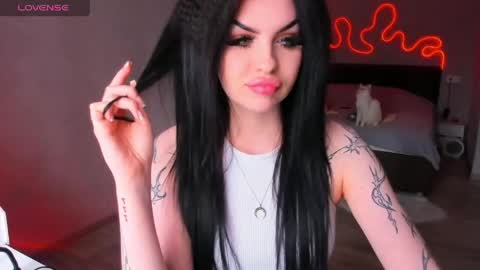 Snapshot of zoedrift chatting on 05-30-26, 02:03 zoedrift online show from 05-30-26, 02:03