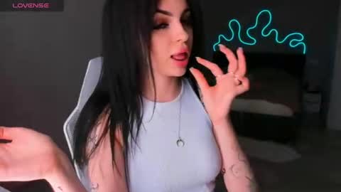 Snapshot of zoedrift chatting on 06-26-26, 12:20 zoedrift online show from 06-26-26, 12:20