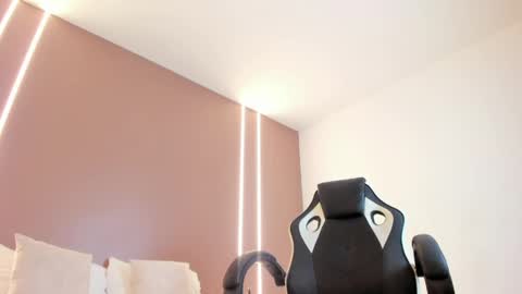 zoee_zi online show from 04-17-26, 08:34