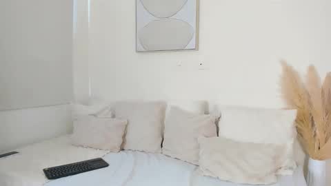 zoegarner10 online show from 11-19-25, 05:57