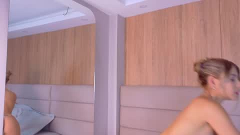 Snapshot of zoehangel chatting on 05-21-26, 11:28 Zoe online show from 05-21-26, 11:28