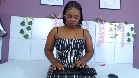 Snapshot of zoemalik chatting on 03-11-25, 01:01 zoemalik online show from 03-11-25, 01:01