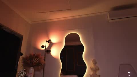 zoevidal_ online show from 05-02-26, 12:10