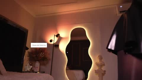 zoevidal_ online show from 05-14-26, 12:01