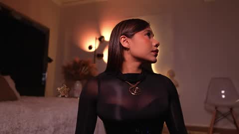 zoevidal_ online show from 05-19-26, 12:11