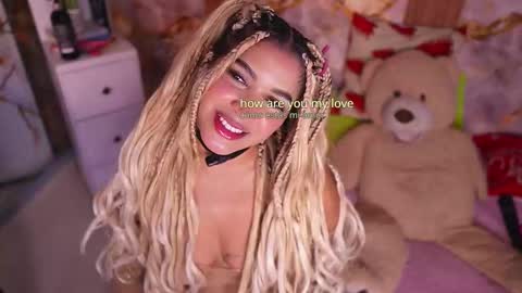 Snapshot of zoey_fox_ chatting on 02-15-26, 11:01 zoey fox online show from 02-15-26, 11:01