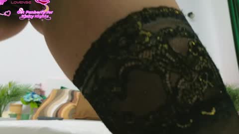 Snapshot of zoey_marye chatting on 04-14-26, 02:01 Zoey online show from 04-14-26, 02:01