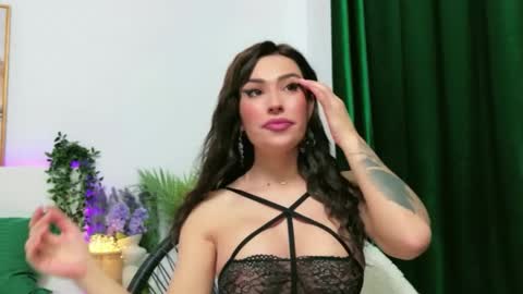 Snapshot of zoey_marye chatting on 05-19-26, 02:01 Zoey online show from 05-19-26, 02:01