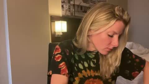 Zoeydanner online show from 02-02-26, 09:35