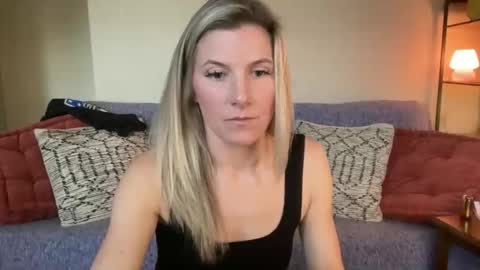 Zoeydanner online show from 03-12-26, 07:53