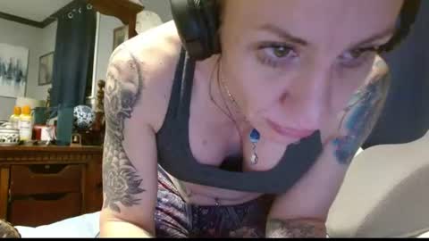 Snapshot of zoeyportland chatting on 07-18-26, 11:25 Zoey Portland online show from 07-18-26, 11:25