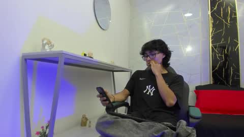     online show from 11-28-25, 07:27