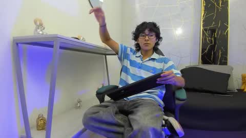     online show from 12-01-25, 07:30