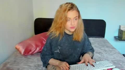 Mia online show from 06-03-26, 04:45
