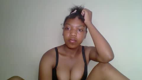 Snapshot of zyraelle_01 chatting on 05-04-26, 10:28 zyraelle_01 online show from 05-04-26, 10:28