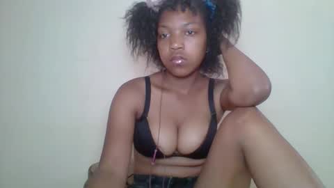 Snapshot of zyraelle_01 chatting on 05-05-26, 10:34 zyraelle_01 online show from 05-05-26, 10:34