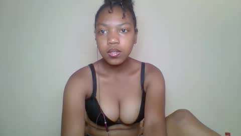 Snapshot of zyraelle_01 chatting on 05-06-26, 11:59 zyraelle_01 online show from 05-06-26, 11:59