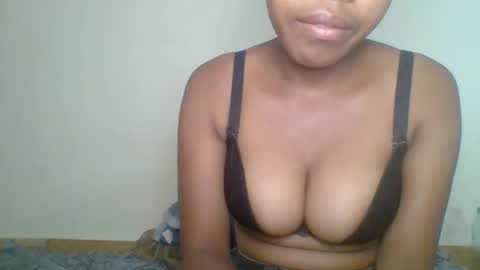 Snapshot of zyraelle_01 chatting on 05-17-26, 08:05 zyraelle_01 online show from 05-17-26, 08:05