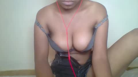 Snapshot of zyraelle_01 chatting on 05-28-26, 08:22 zyraelle_01 online show from 05-28-26, 08:22