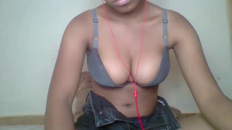 Snapshot of zyraelle_01 chatting on 05-29-26, 10:35 zyraelle_01 online show from 05-29-26, 10:35