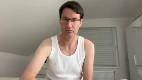 Snapshot of zzz123_cam chatting on 04-06-26, 03:35 zzz123_cam online show from 04-06-26, 03:35