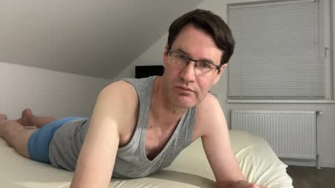 Snapshot of zzz123_cam chatting on 04-10-26, 10:14 zzz123_cam online show from 04-10-26, 10:14
