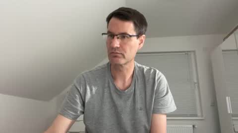 Snapshot of zzz123_cam chatting on 06-15-26, 02:52 zzz123_cam online show from 06-15-26, 02:52