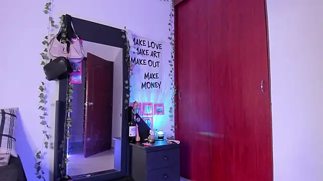 little kayla  online show from 04-16-26, 12:44