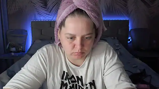 Snapshot of uliastar chatting on 05-18-26, 06:52 uliastar online show from 05-18-26, 06:52
