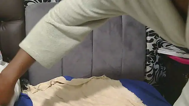 sluttylaura21 online show from 05-15-26, 08:27
