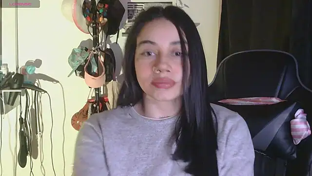 Snapshot of val_bardot chatting on 06-25-26, 06:07 val bardot online show from 06-25-26, 06:07