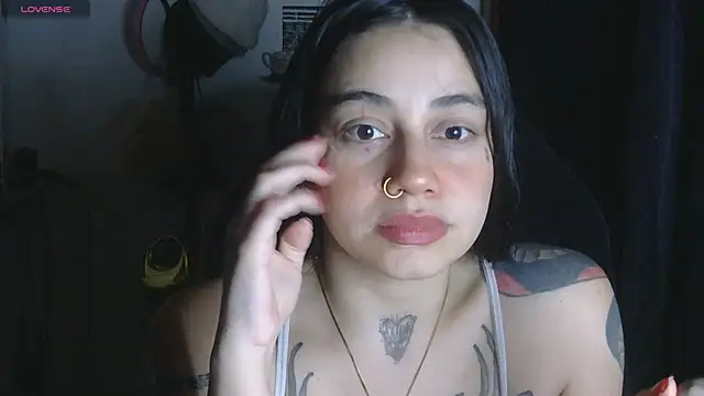 Snapshot of val_bardot chatting on 07-07-26, 07:56 val bardot online show from 07-07-26, 07:56