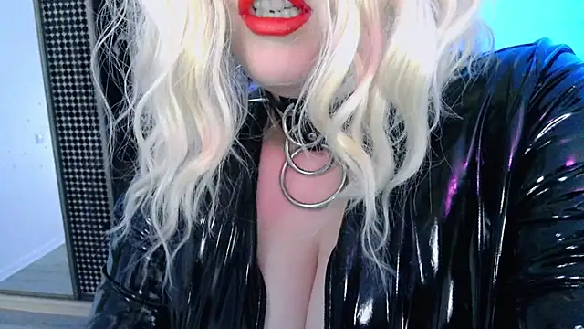 Snapshot of wickedxqueen chatting on 02-15-26, 09:55 wickedxqueen online show from 02-15-26, 09:55