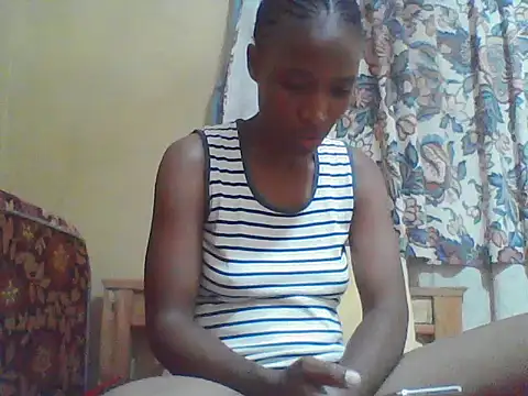 Snapshot of Smillie_prety chatting on 06-12-26, 04:06 Smillie prety online show from 06-12-26, 04:06