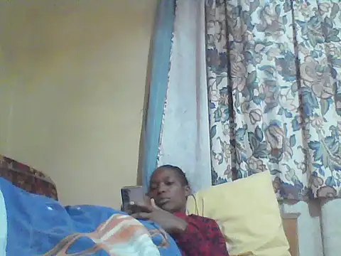 Snapshot of Smillie_prety chatting on 06-14-26, 03:41 Smillie prety online show from 06-14-26, 03:41