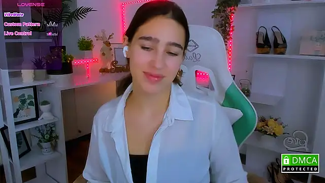  Eliizabeth  online show from 12-19-25, 10:17