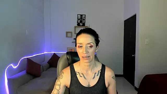 Kristen Garner online show from 11-29-25, 08:34