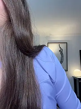 Snapshot of AmelieLaurent_ chatting on 04-27-26, 04:05 AmelieLaurent online show from 04-27-26, 04:05