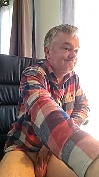 MichOxxford online show from 10-15-25, 04:12