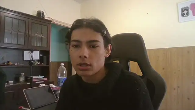 Snapshot of calliemaggotbone chatting on 04-18-26, 01:26 calliemaggotbone online show from 04-18-26, 01:26