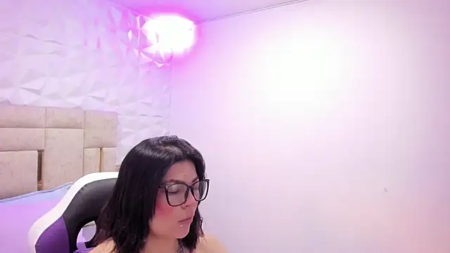 PauletteJ online show from 12-18-25, 12:00