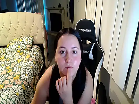 Snapshot of asly1 chatting on 06-02-26, 03:03 asly1 online show from 06-02-26, 03:03