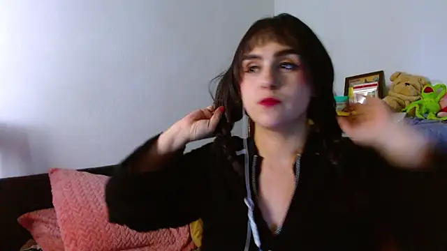 Snapshot of collette_beaufoy_ chatting on 06-14-26, 07:10 collette beaufoy online show from 06-14-26, 07:10