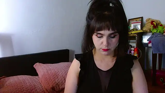 Snapshot of collette_beaufoy_ chatting on 06-18-26, 12:53 collette beaufoy online show from 06-18-26, 12:53
