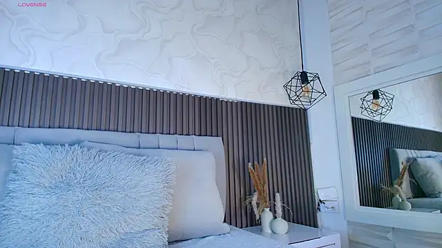 SHANONCLARK online show from 04-15-26, 07:10