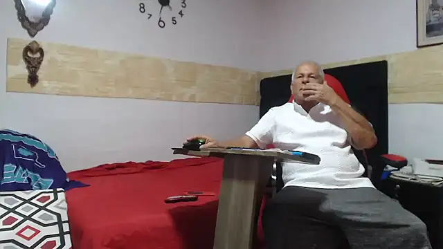 VALENTINO1983  online show from 02-12-26, 09:32