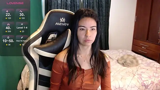 Snapshot of alice_middlee chatting on 07-17-26, 12:45 alice middlee online show from 07-17-26, 12:45